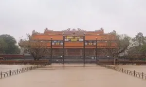 Lũ bao vây Đại nội Huế