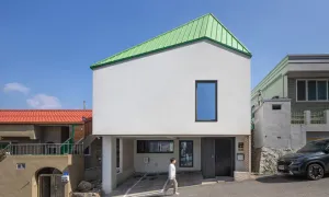 Ngôi nhà hình chiếc bút chì của cặp vợ chồng trẻ