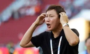 HLV Kim Sang-sik lập kỷ lục vào chung kết ba giải Đông Nam Á